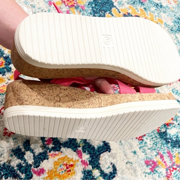 BZees SAndals Women's 11 Radiant Pink Strappy Cork Wedge Comfort Sole - Picture 6 of 8